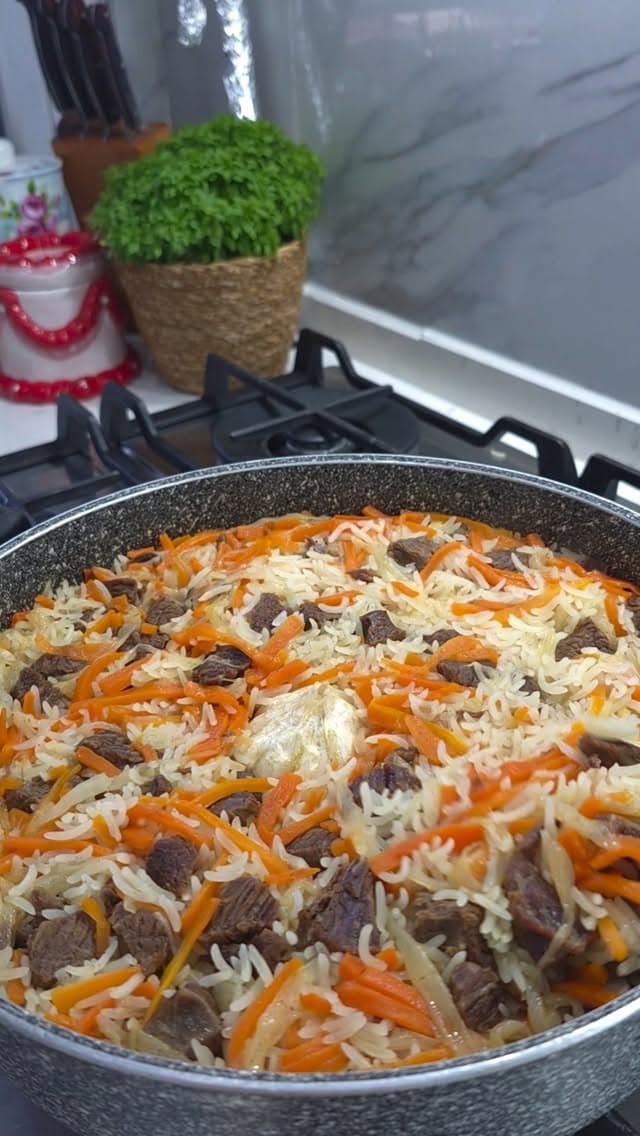 Karamelize Soğanlı Havuçlu Tavuklu Pilav